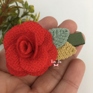 Flor de tecido vermelha