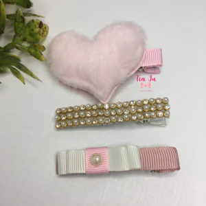 Hair Clips Coração de Pelúcia rosa claro