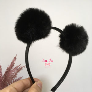 Tiara pompons de pelúcia preto