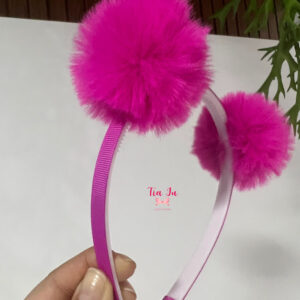 Tiara pompons de pelúcia magenta