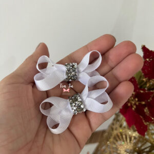 Par de laço boutique branco e prata