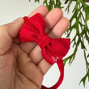 Faixa com laço de fita rendada vermelha (PP)