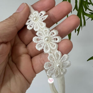 Faixa off white com 3 flores