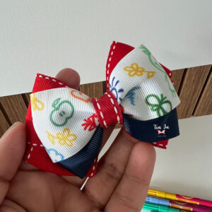 Laço cruzado com simples escolar